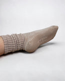 LATTE_GRIP_SOCKS_PILATES_YOGA_SOULAR