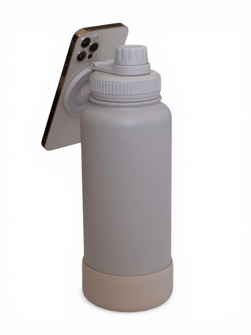 SŌULAR MAG Bottle in Oat Latte,taupe, 950ml double-wall stainless steel water bottle with magnetic phone-holding lid and silicone base protector