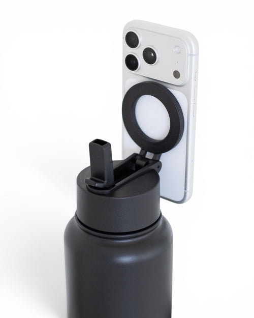 soular magnetic straw lid that holds the phone close