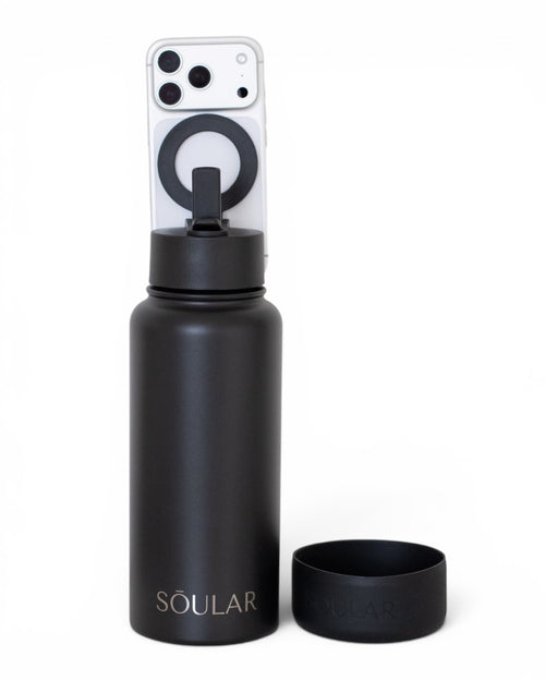 soular magnetic straw lid that holds the phone