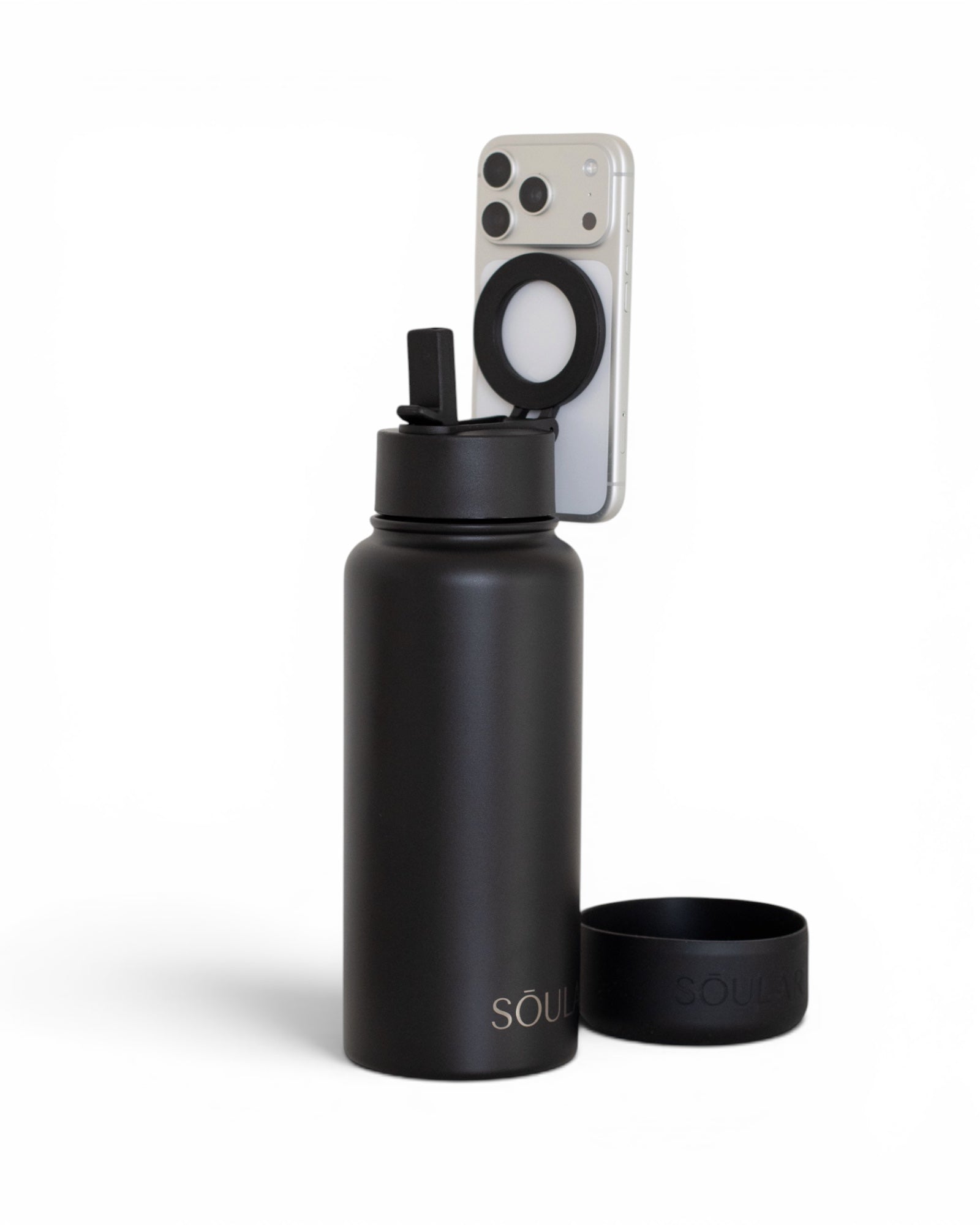 soular magnetic straw lid that holds the phone